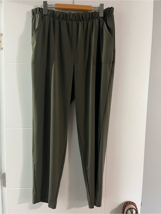 morrisonrowe Pants - Women’s Versatile Olive Green Elastic-Waist Trousers
